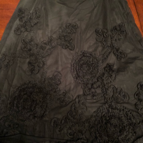 Mesh overlay embellished skirt - Picture 2 of 4